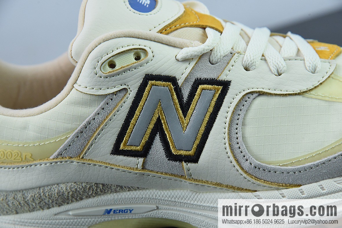 New Balance ML2002 Series Vintage Daddy Style Unisex Casual Shoes Couple Versatile Jogging Shoes Sports Men's Shoes Women's Shoes M2002RJ1