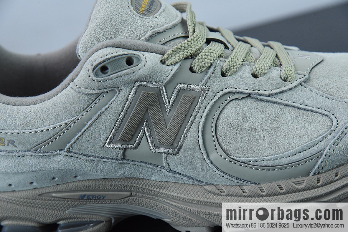 New Balance ML2002 Series Vintage Daddy Style Unisex Casual Shoes Couple Versatile Jogging Shoes Sports Men's Shoes Women's Shoes ML2002RP