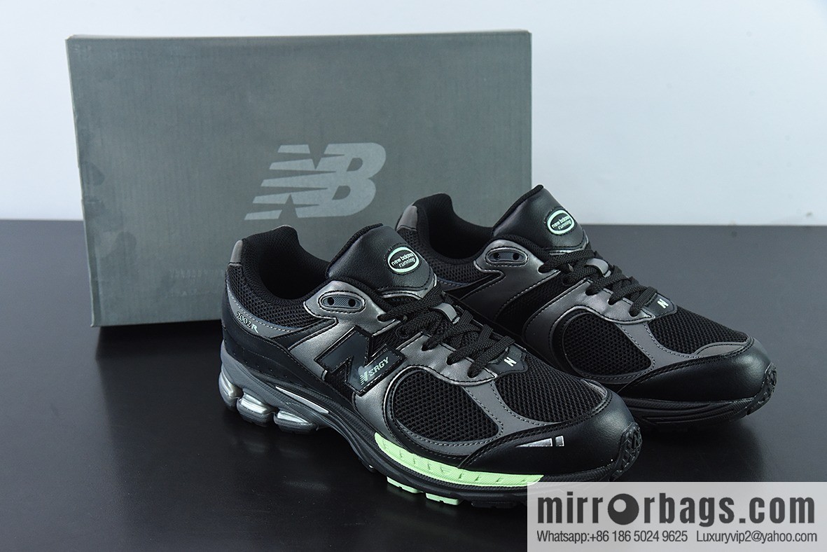 New Balance ML2002 Series Vintage Daddy Style Unisex Casual Shoes Couple Versatile Jogging Shoes Sports Men's Shoes Women's Shoes M2002RLD