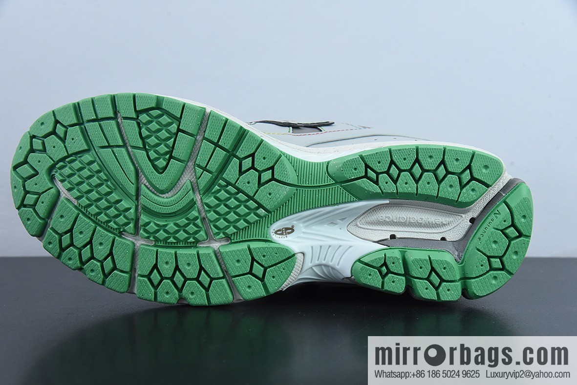 New Balance ML2002 Series Vintage Daddy Style Unisex Casual Shoes Couple Versatile Jogging Shoes Sports Men's Shoes ML2002RGD