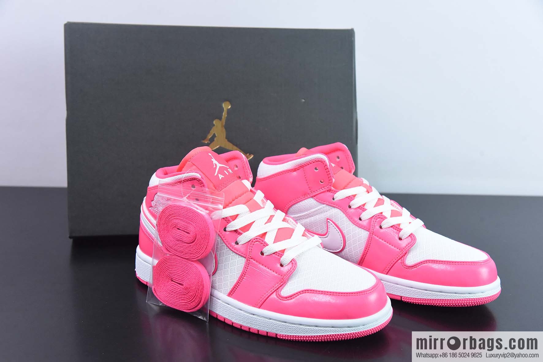 Air Jordan 1 Mid AJ1 Jordan 1st generation middle help basketball shoes/white powder, pink 2023 latest sale, item number: 555112-611