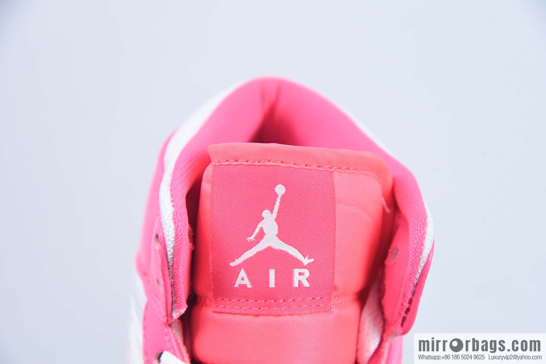 Air Jordan 1 Mid AJ1 Jordan 1st generation middle help basketball shoes/white powder, pink 2023 latest sale, item number: 555112-611