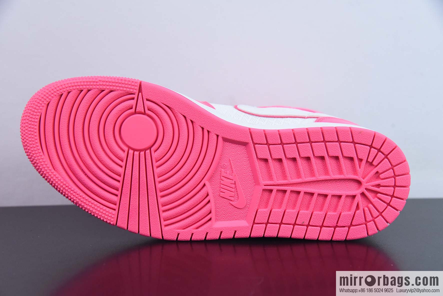 Air Jordan 1 Mid AJ1 Jordan 1st generation middle help basketball shoes/white powder, pink 2023 latest sale, item number: 555112-611