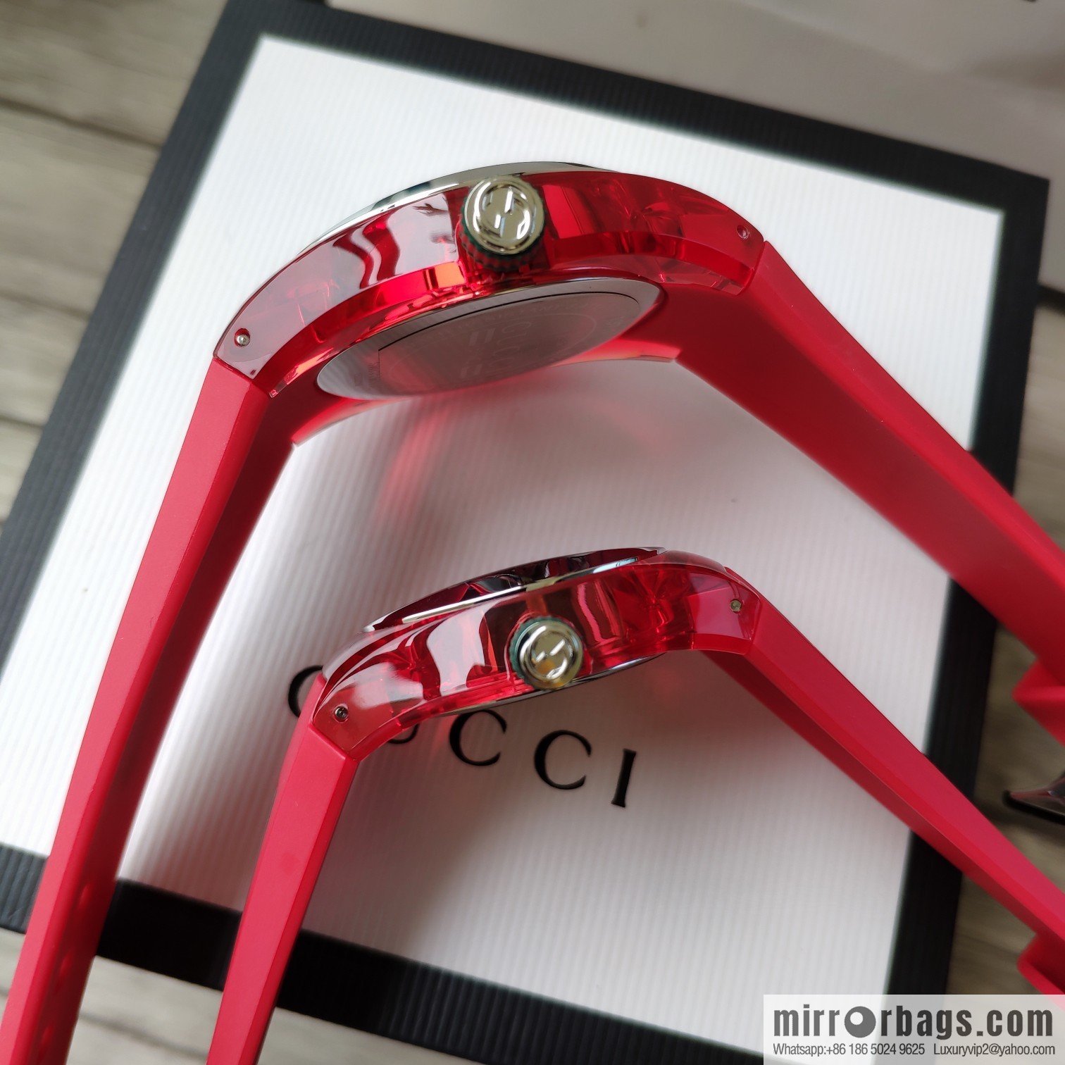 Gucci SYNC couple transparent quartz watch
