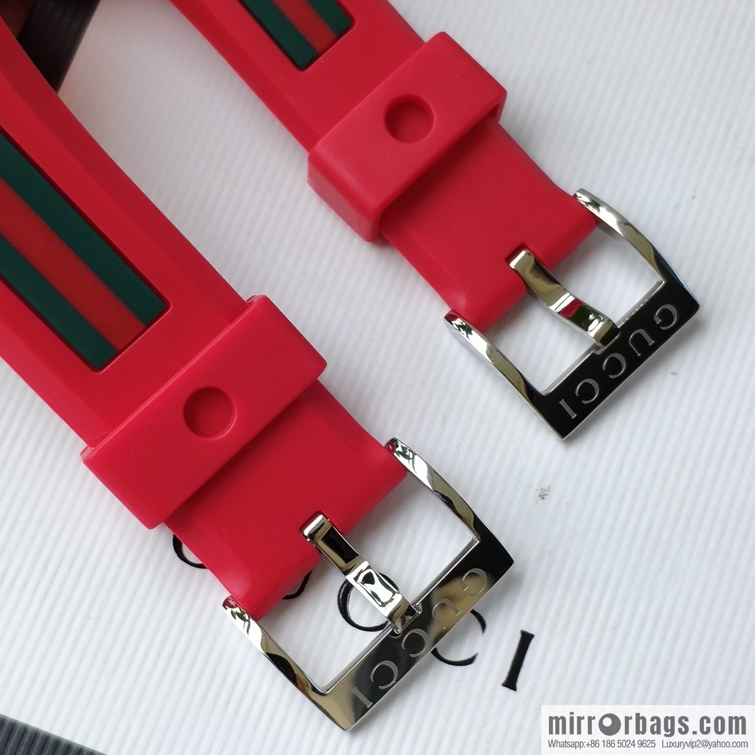 Gucci SYNC couple transparent quartz watch