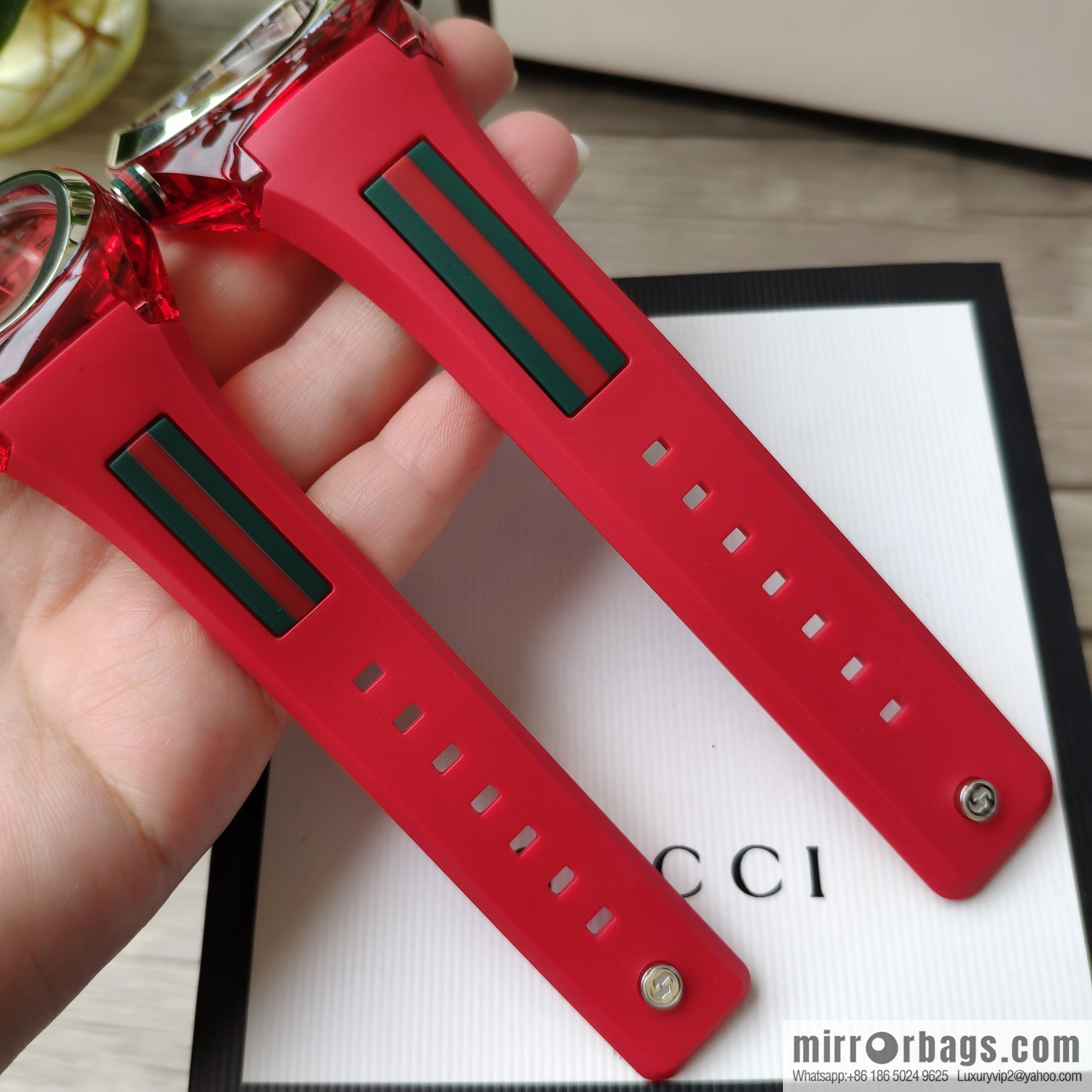 Gucci SYNC couple transparent quartz watch