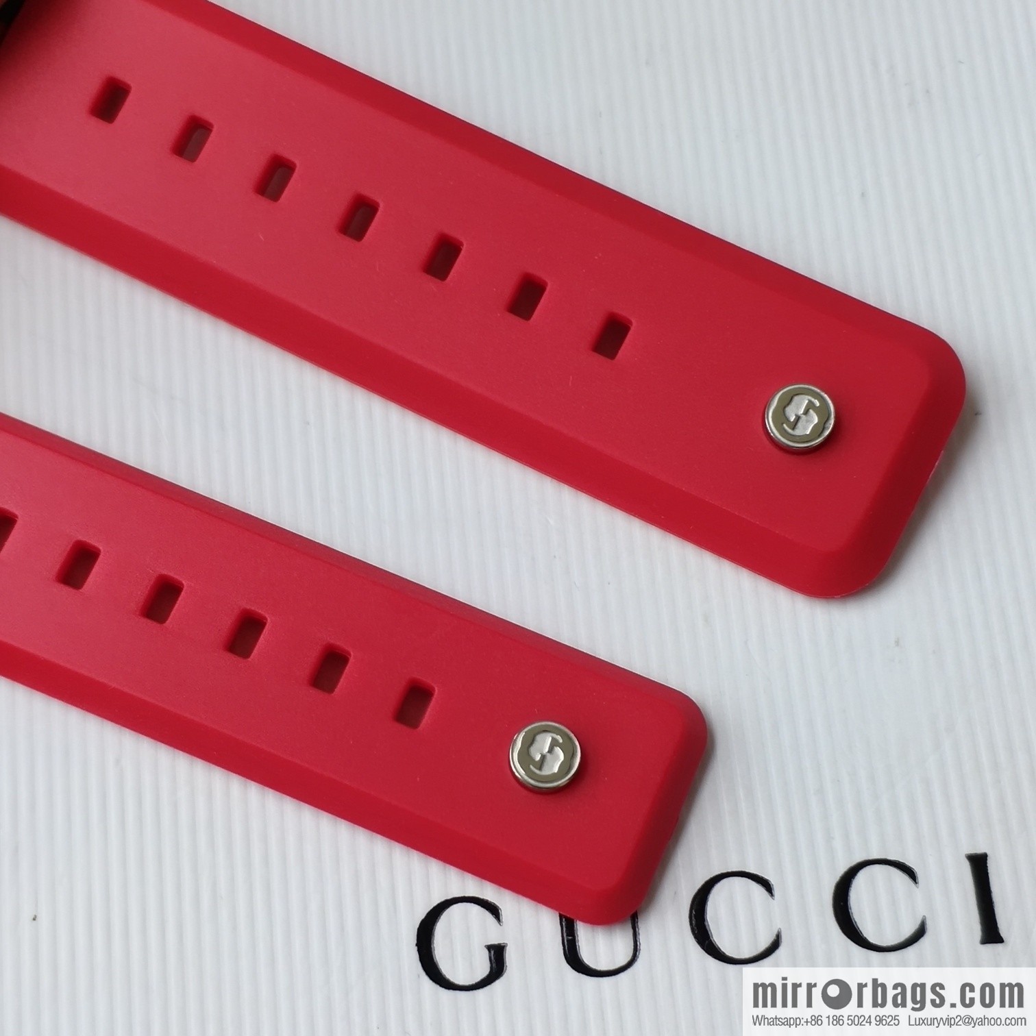 Gucci SYNC couple transparent quartz watch