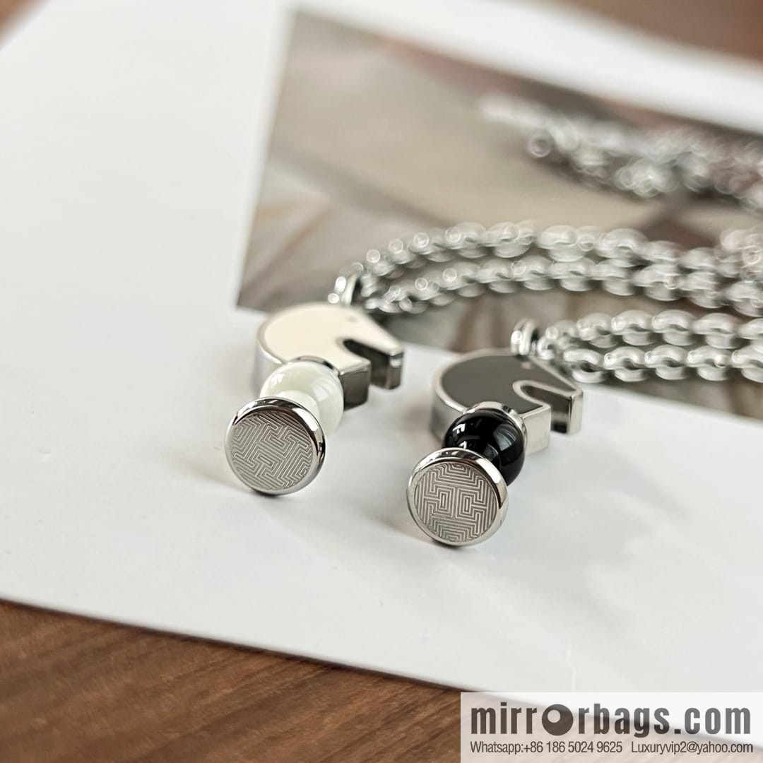 Hermès Cavalier horse head, chess necklace