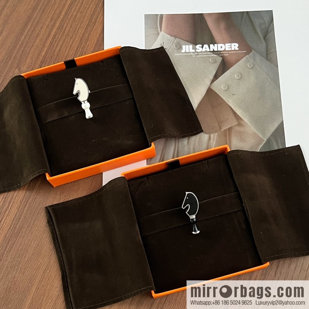 Hermès Cavalier, chess brooch