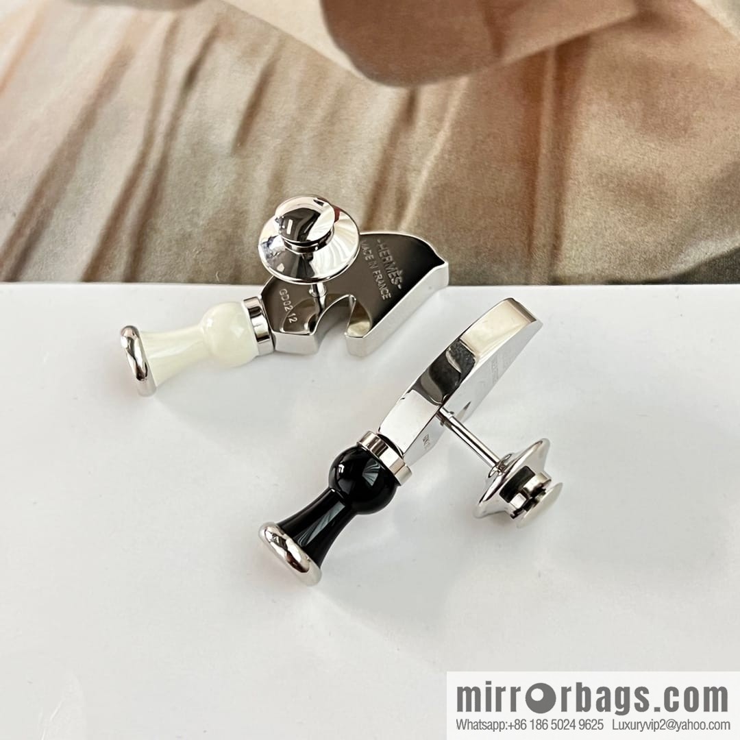 Hermès Cavalier, chess brooch