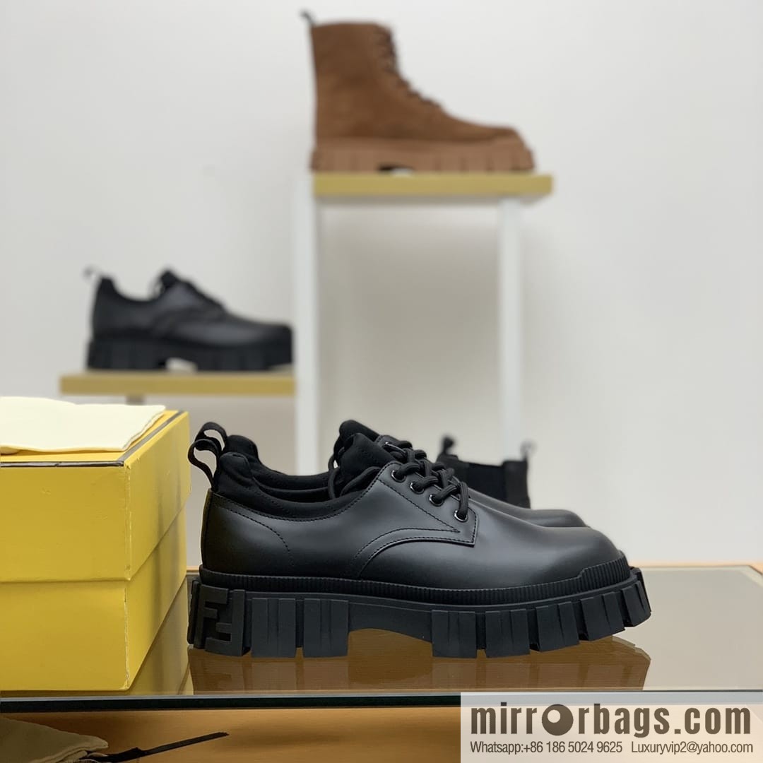 Fendi, using black leather (fabric) to make new men's leather shoes