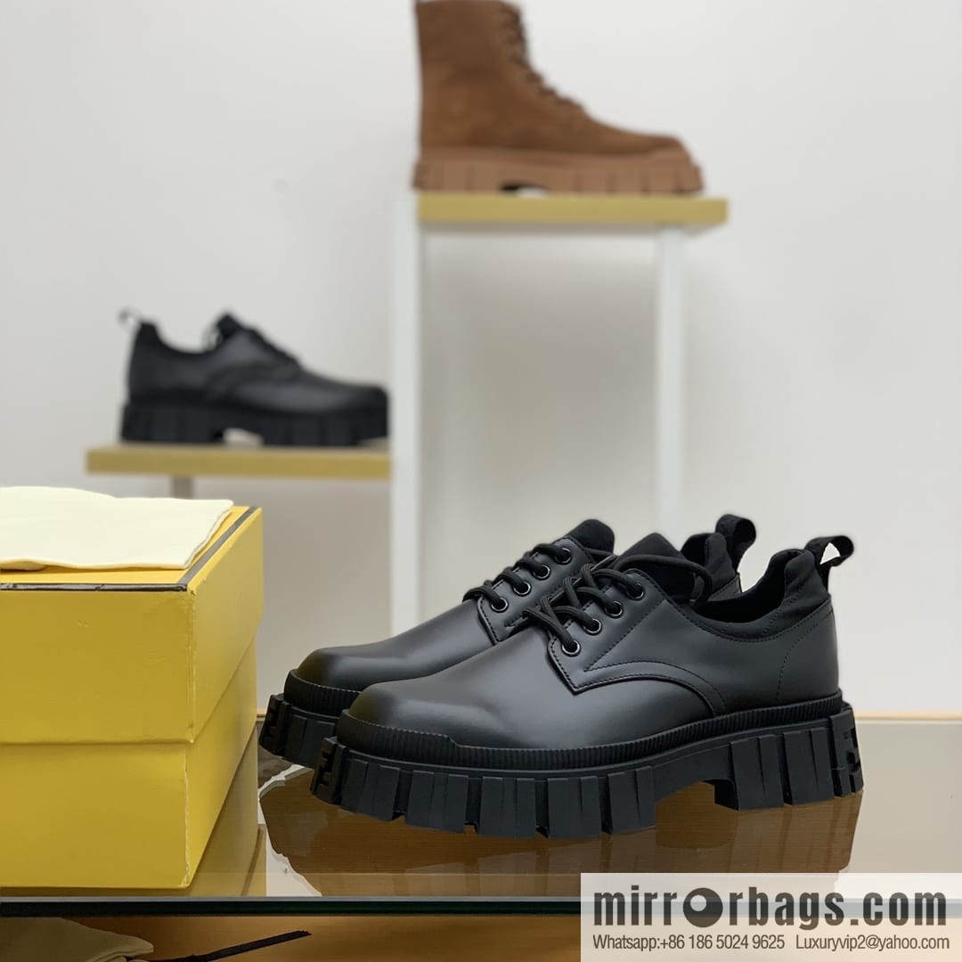 Fendi, using black leather (fabric) to make new men's leather shoes