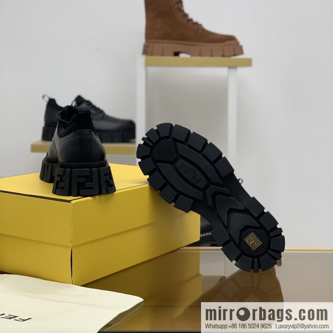 Fendi, using black leather (fabric) to make new men's leather shoes