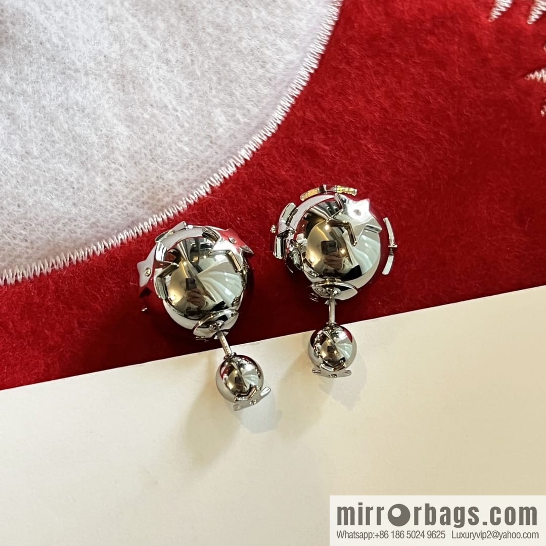 ☑️Dior silver mirror star stud earrings