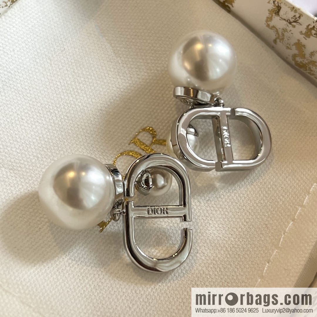 ☑️Dior silver pearl CD stud earrings