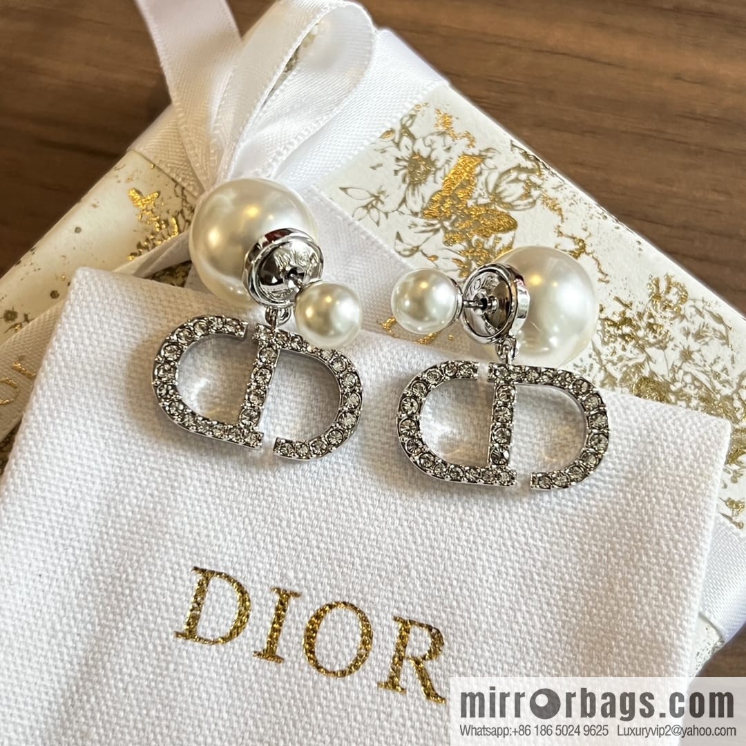 ☑️Dior silver pearl CD stud earrings