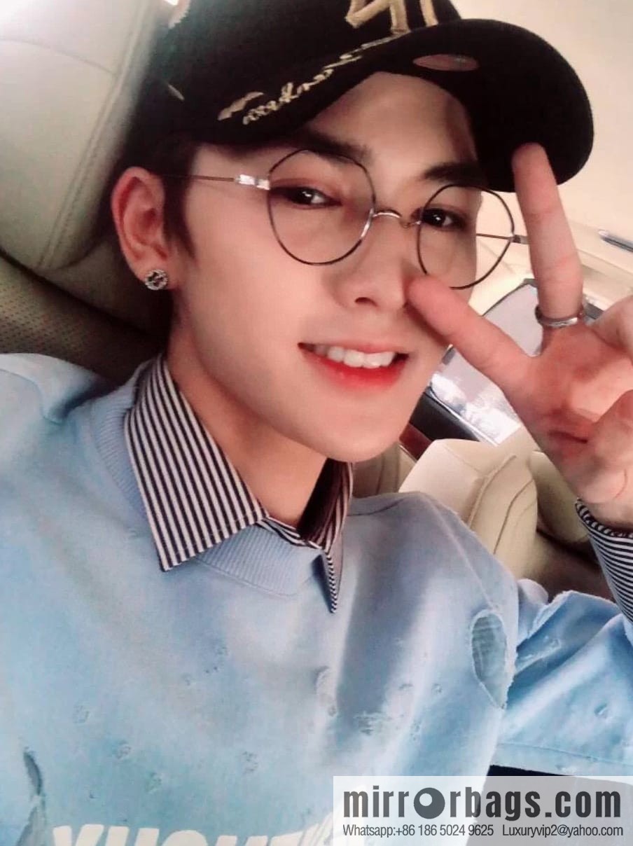 New Gucci Gucci double G stud earrings