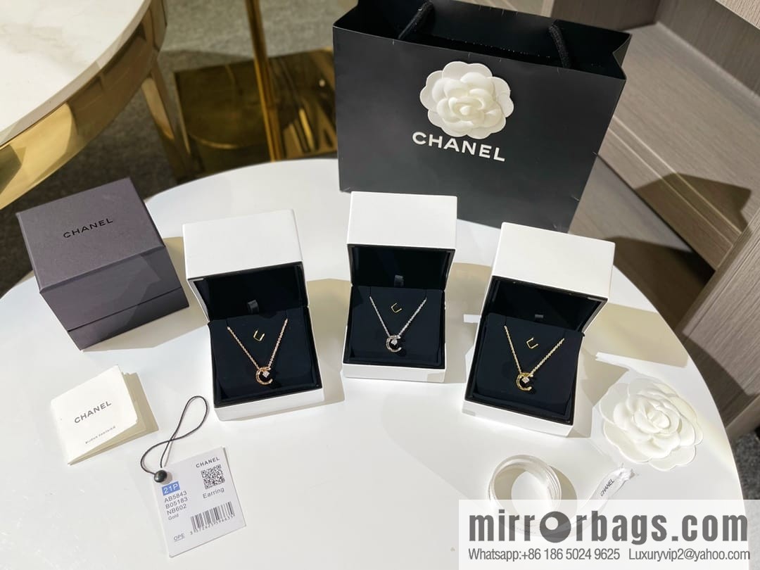 New ☑️ Chanel 2022 coco crush series water ice moon, moon necklace