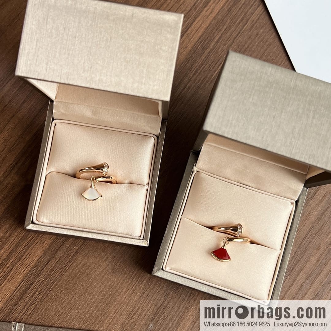 BVLGARI Bulgari classic red chalcedony white fritillary fan ring