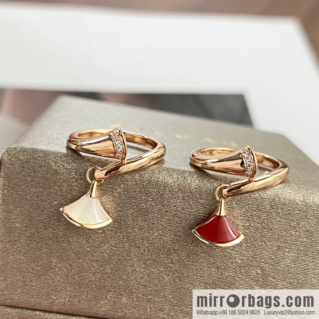 BVLGARI Bulgari classic red chalcedony white fritillary fan ring