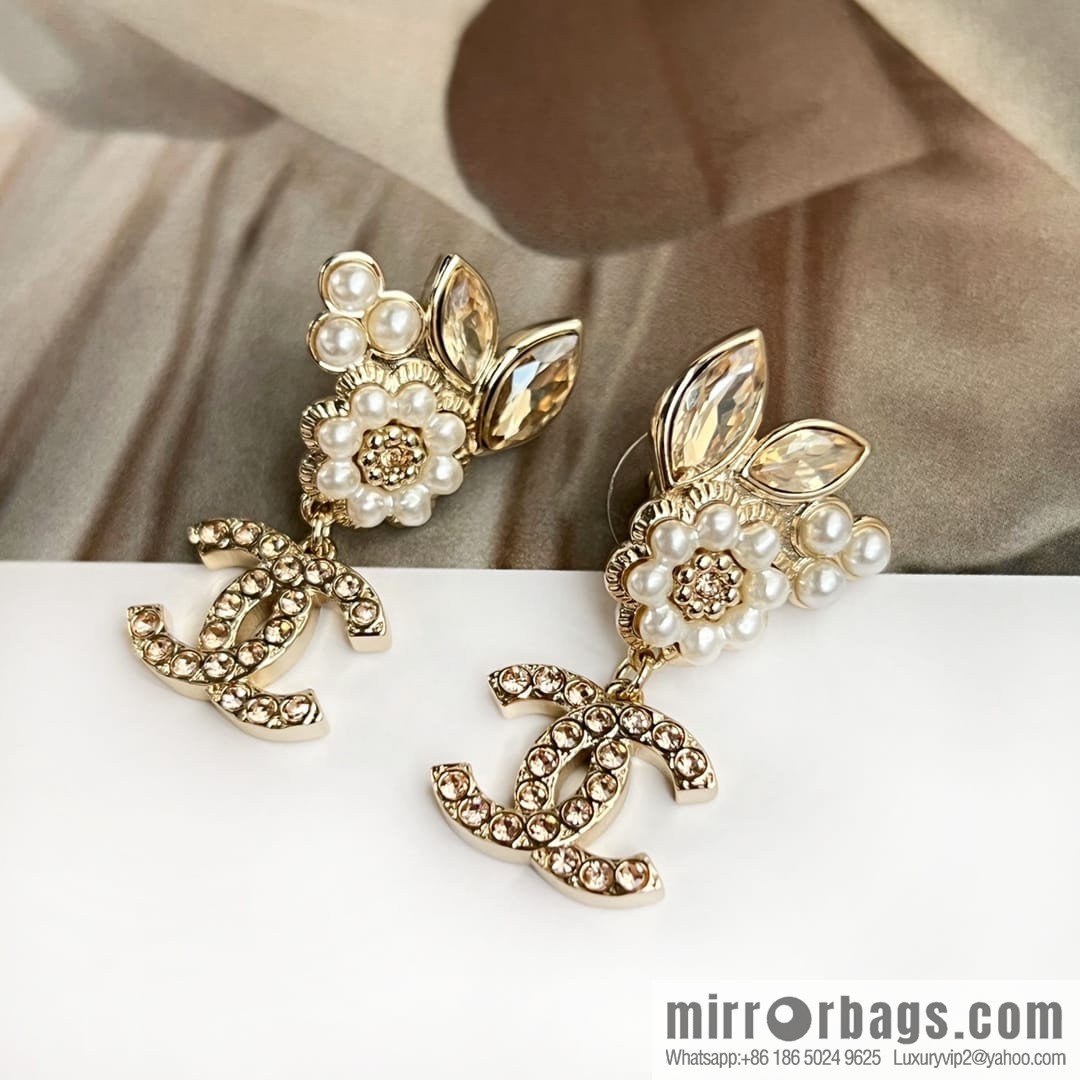 New ☑️ Chanel c2 double c pink diamond flower stud earrings