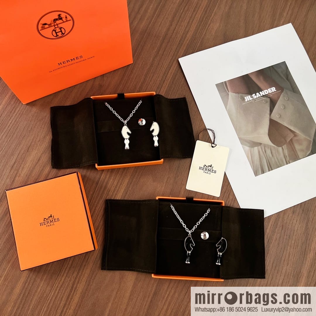 Hermès Cavalier horse head, chess necklace