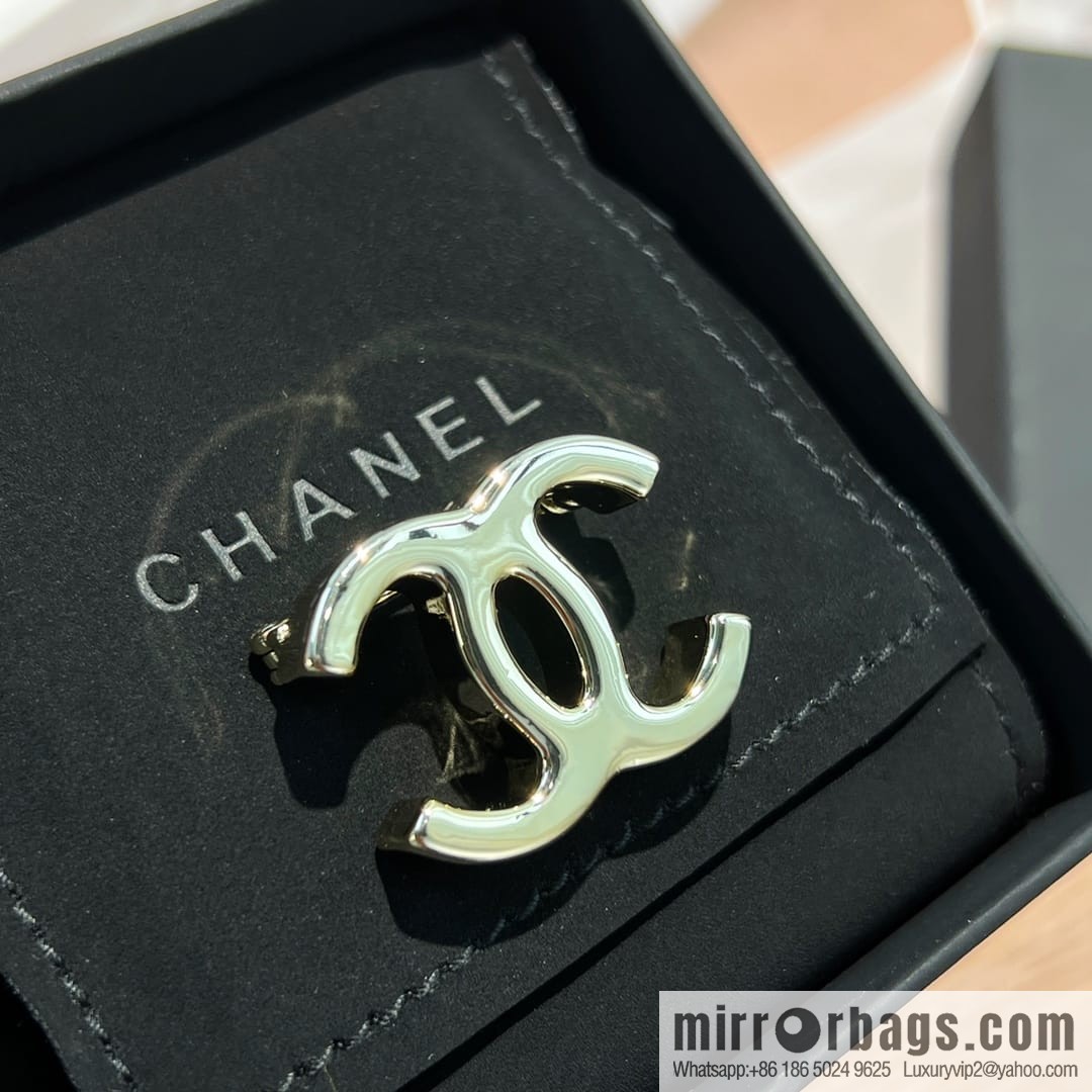 New ☑️ Chanel double c gold brooch