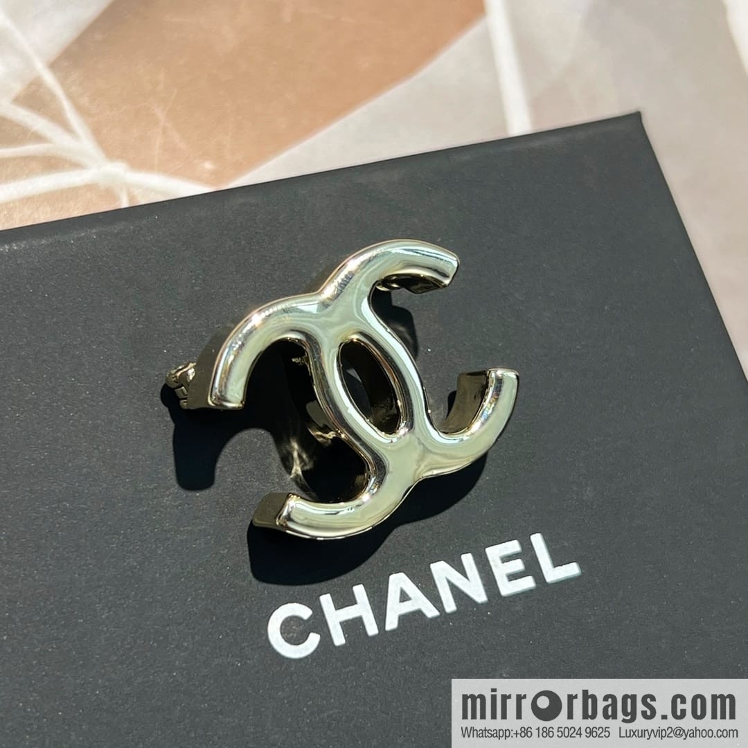 New ☑️ Chanel double c gold brooch
