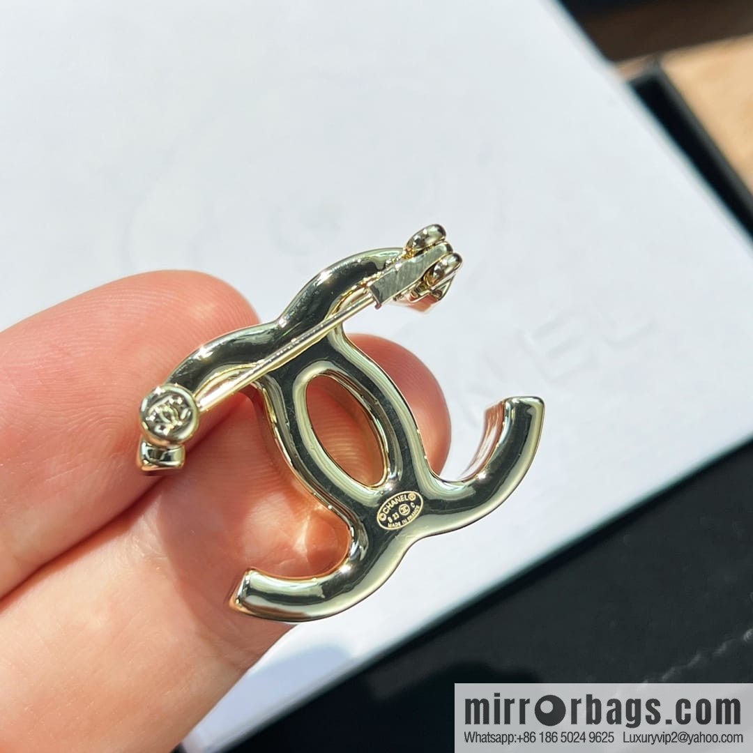 New ☑️ Chanel double c gold brooch