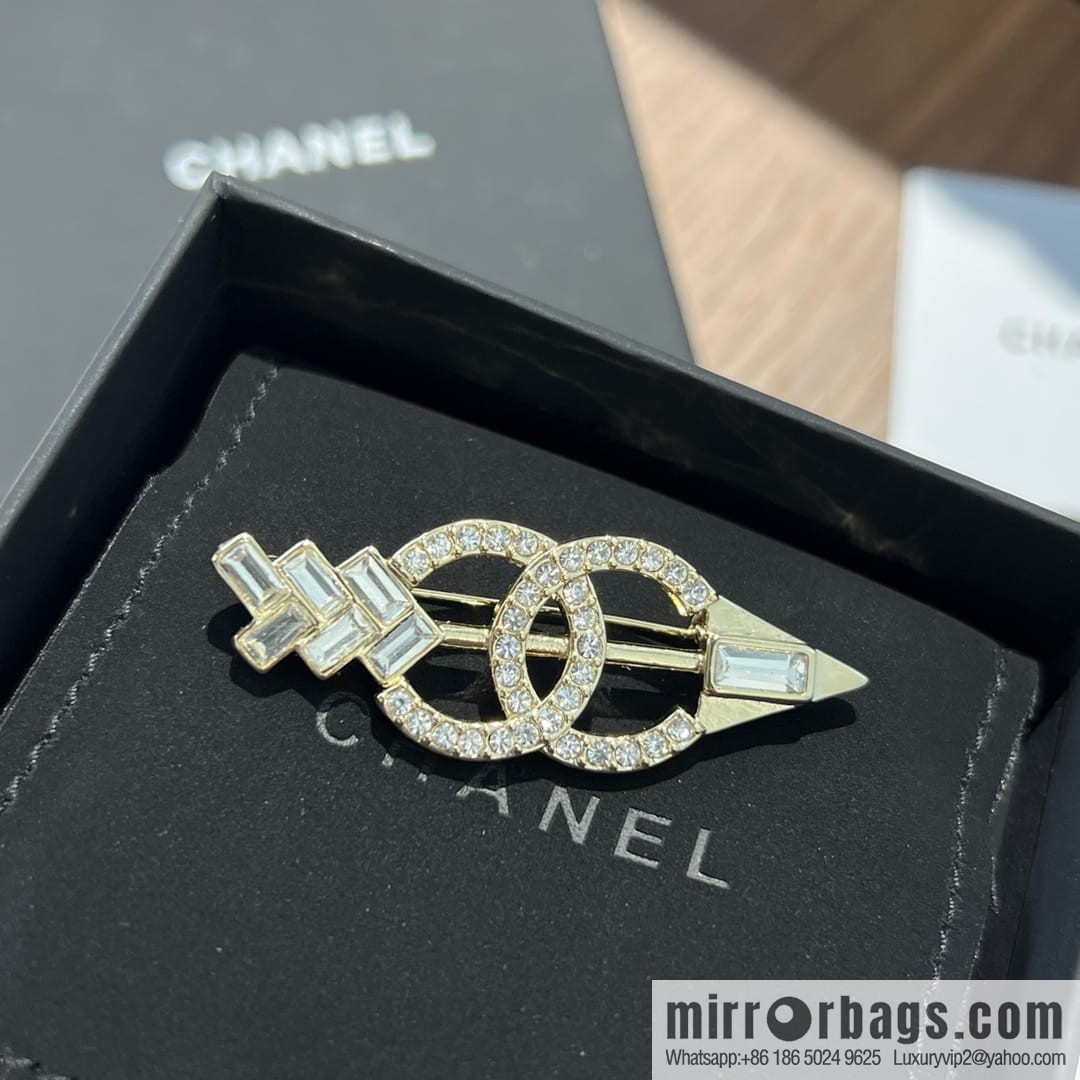 New ☑️ Chanel double c arrow brooch