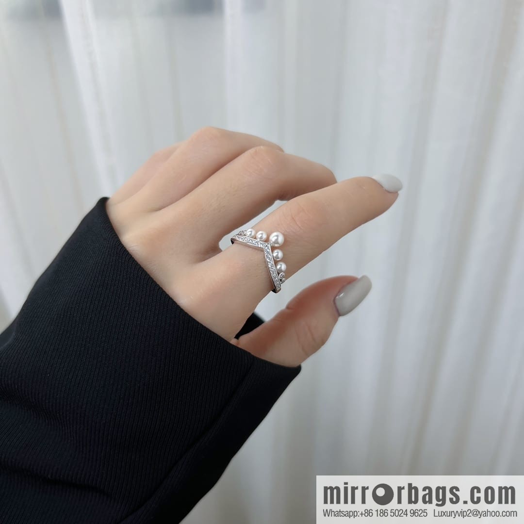 CHAUMET crown pearl ring