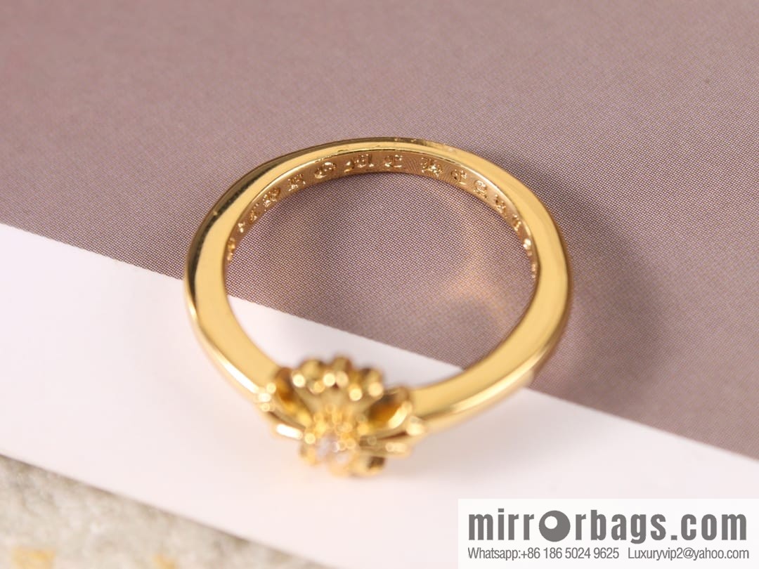 Classic explosion, Croxin gold cross ring