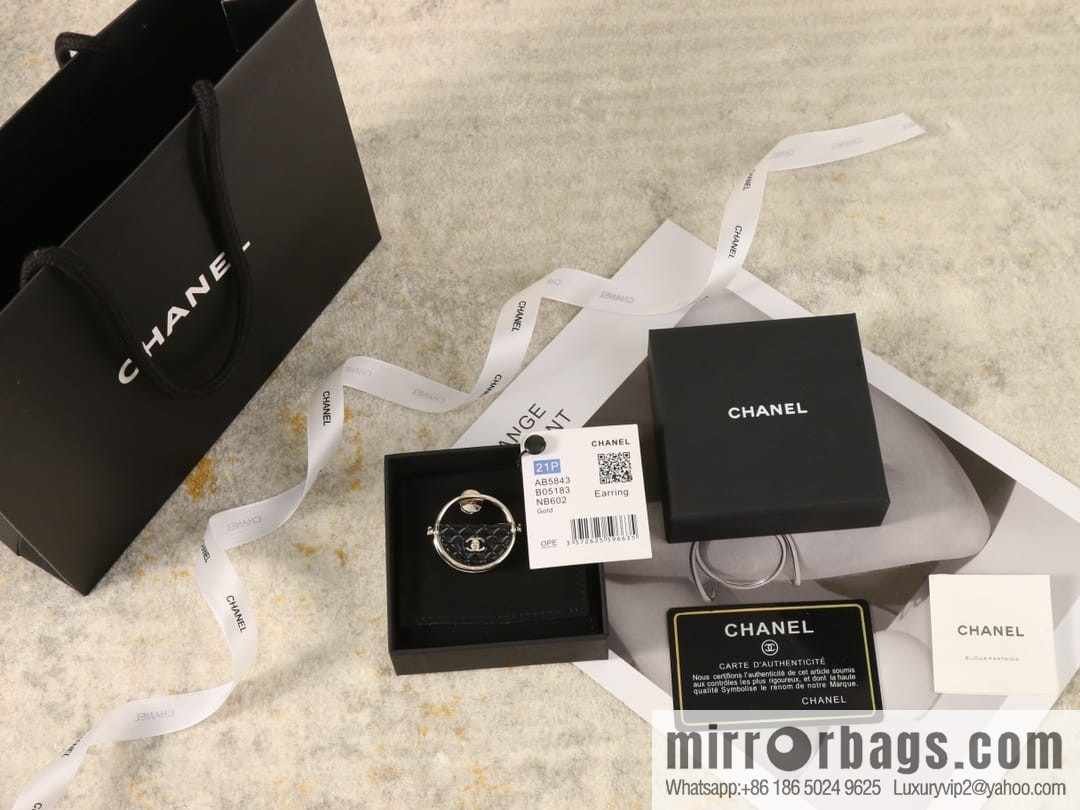 New ☑️ Chanel double c round brooch