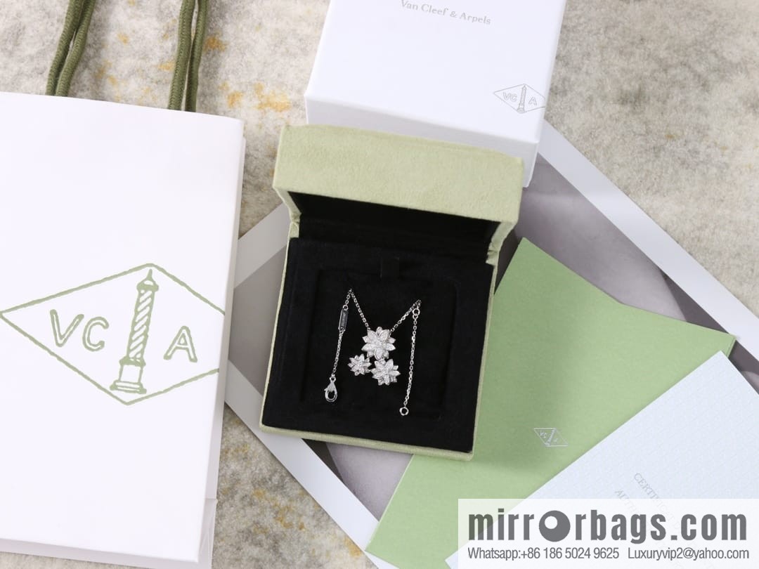 Van Cleef & Arpels lotus necklace