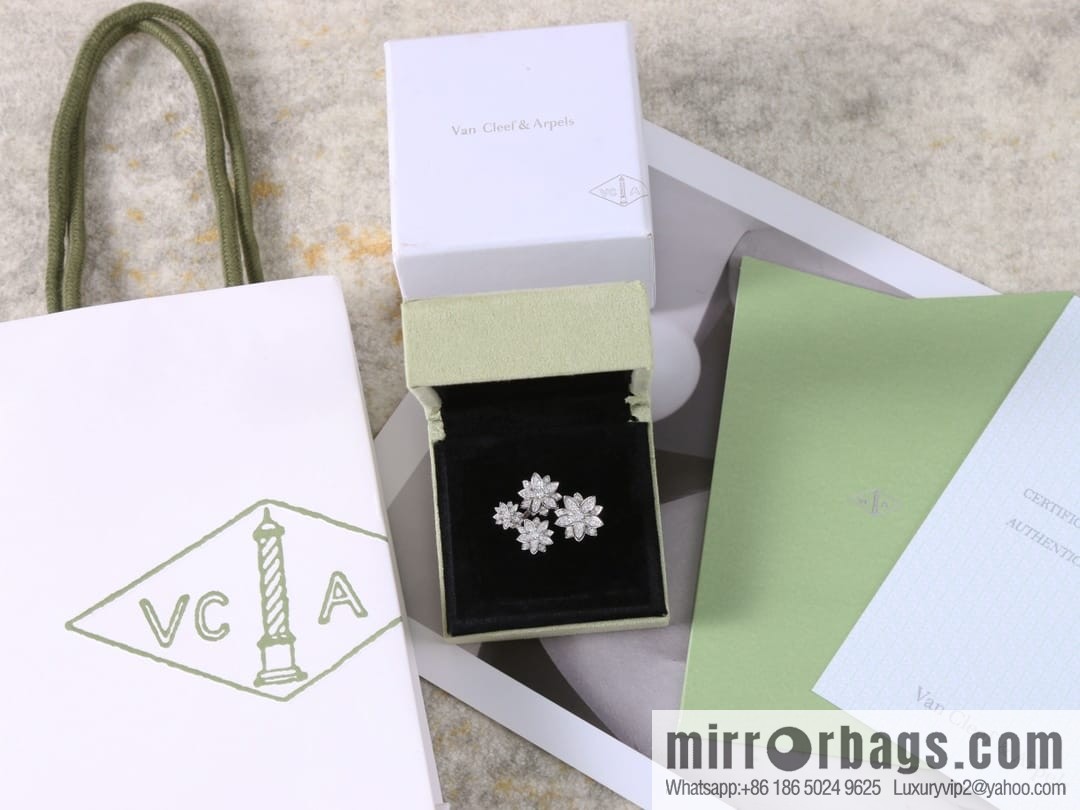 Van Cleef & Arpels lotus ring