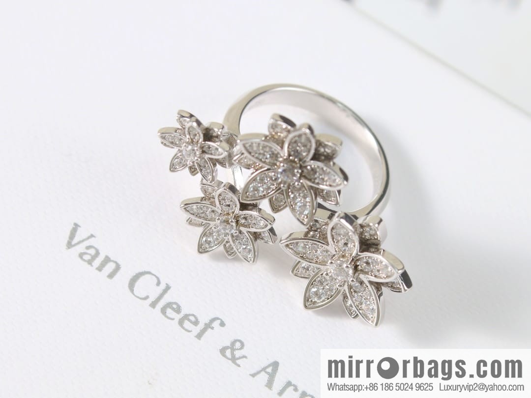 Van Cleef & Arpels lotus ring