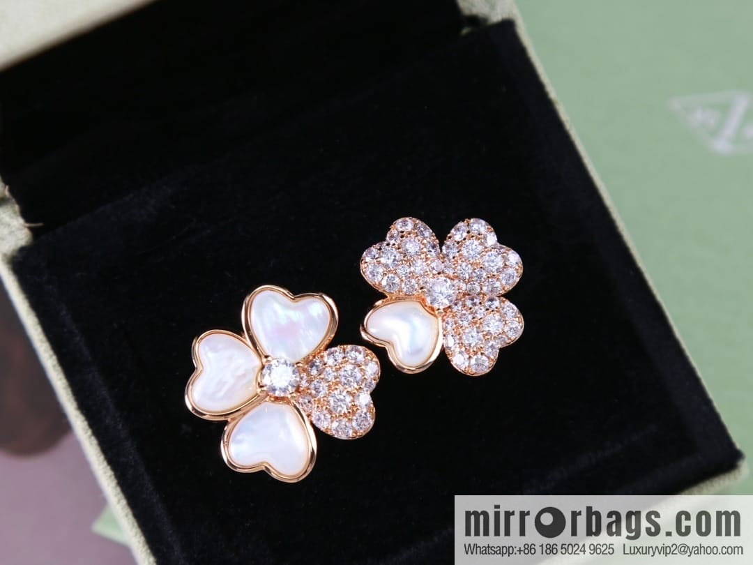 Van Cleef & Arpels cosmos four-leaf clover fritillary ring