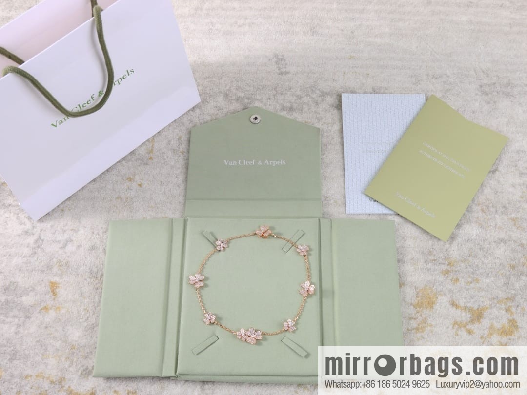 Van Cleef & Arpels Clover ☘️ necklace