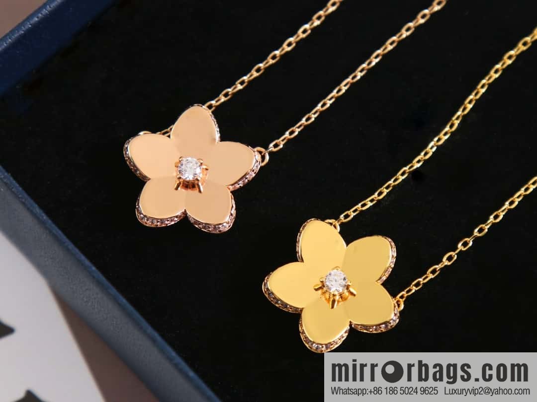 GRAFF flower necklace with diamonds