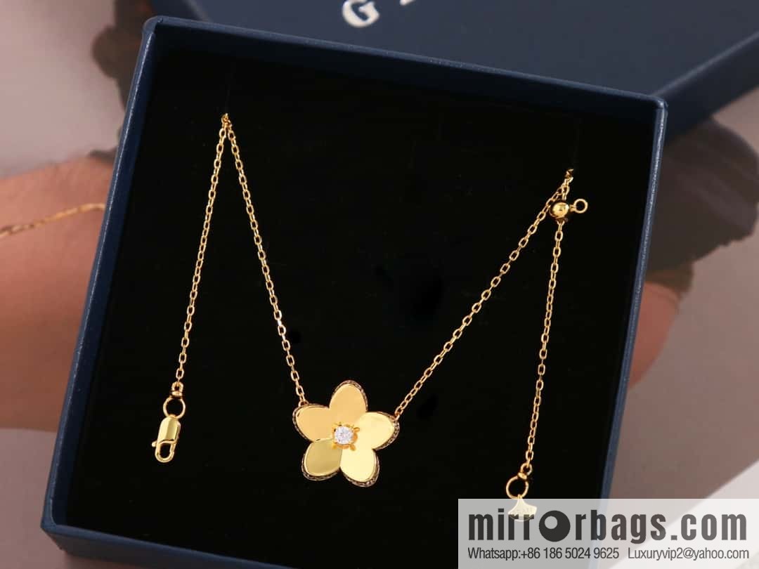 GRAFF flower necklace with diamonds