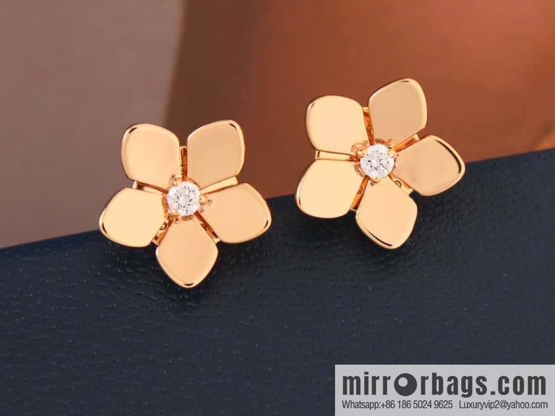 GRAFF Flower 🌺 stud earrings