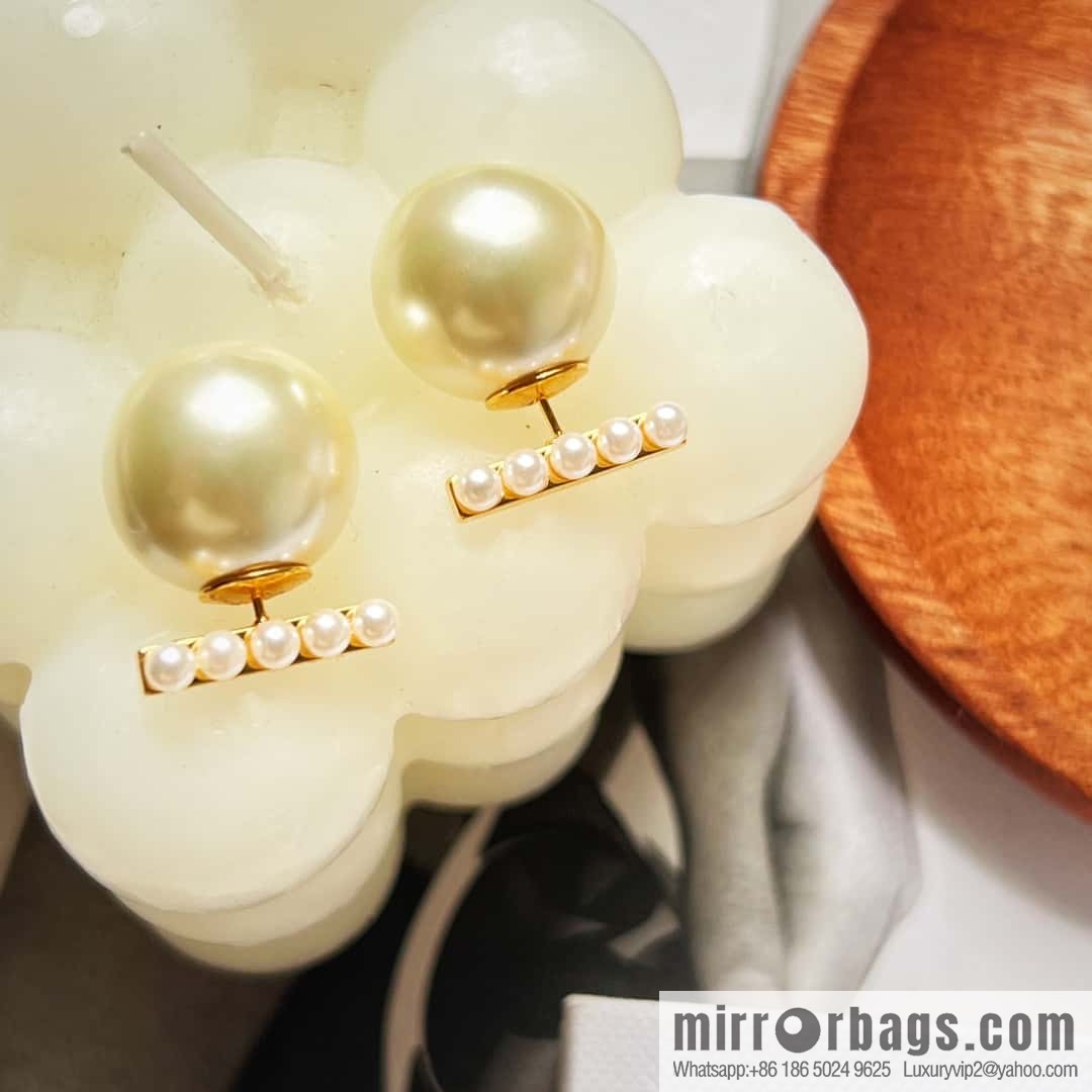 New ☑️ Celine pearl stud earrings