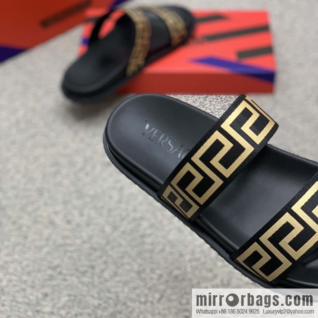 Versace uses black calfskin men's sandals
