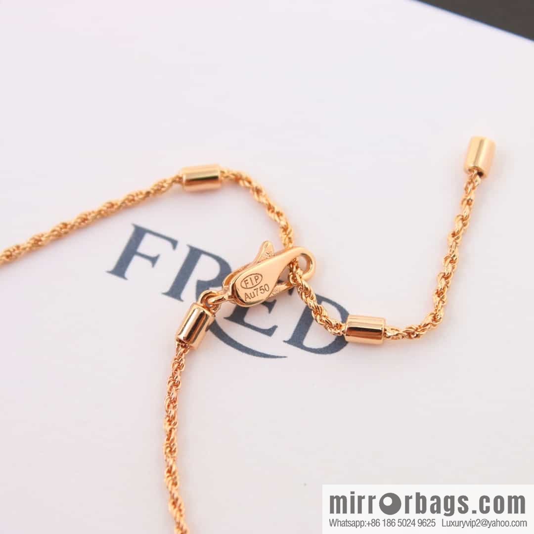 Fred horseshoe necklace