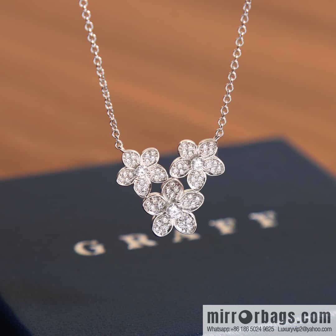 GRAFF Wild Flover diamond three flower necklace