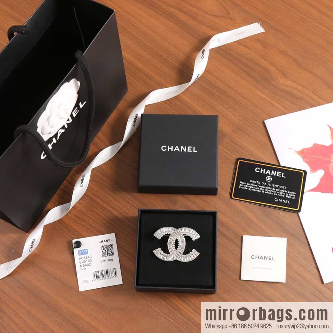 New ☑️ Chanel double c square diamond brooch