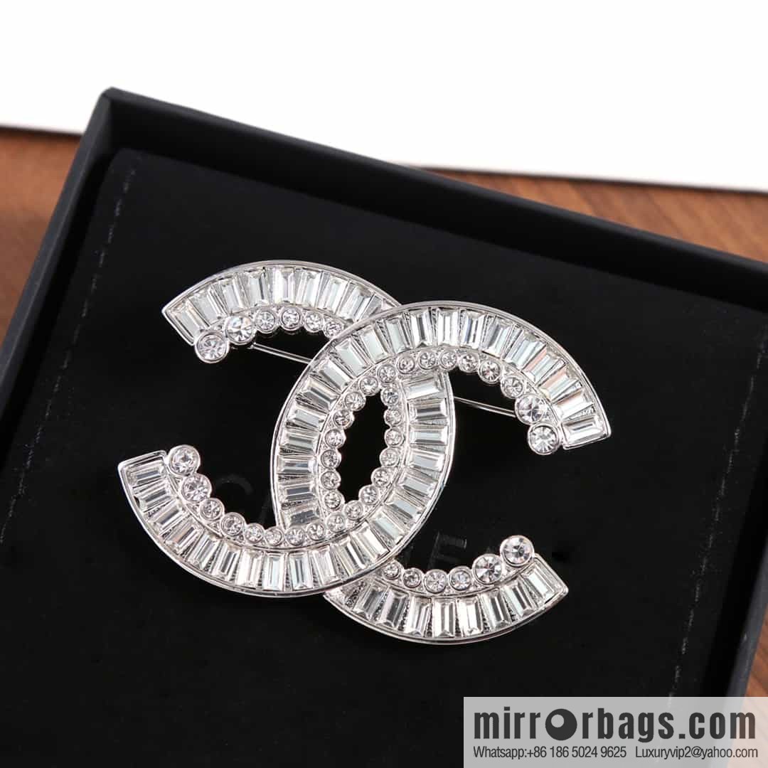 New ☑️ Chanel double c square diamond brooch