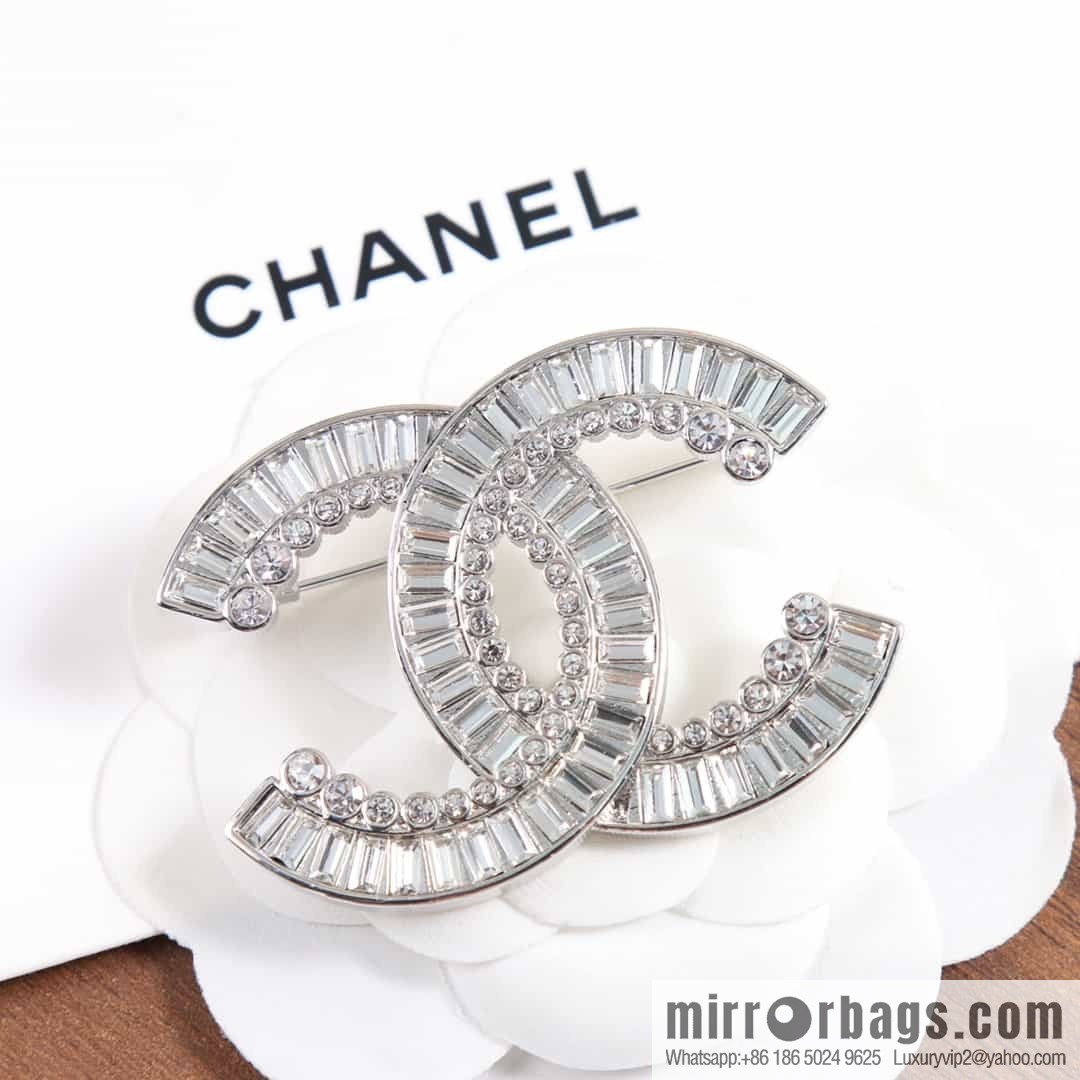 New ☑️ Chanel double c square diamond brooch