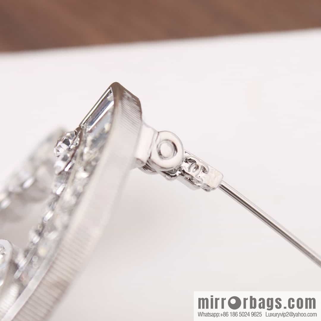 New ☑️ Chanel double c square diamond brooch