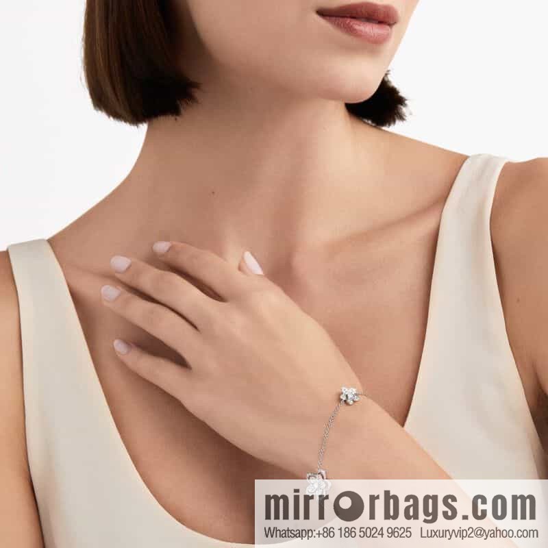 GRAFF Graff Triple Flower Bracelet